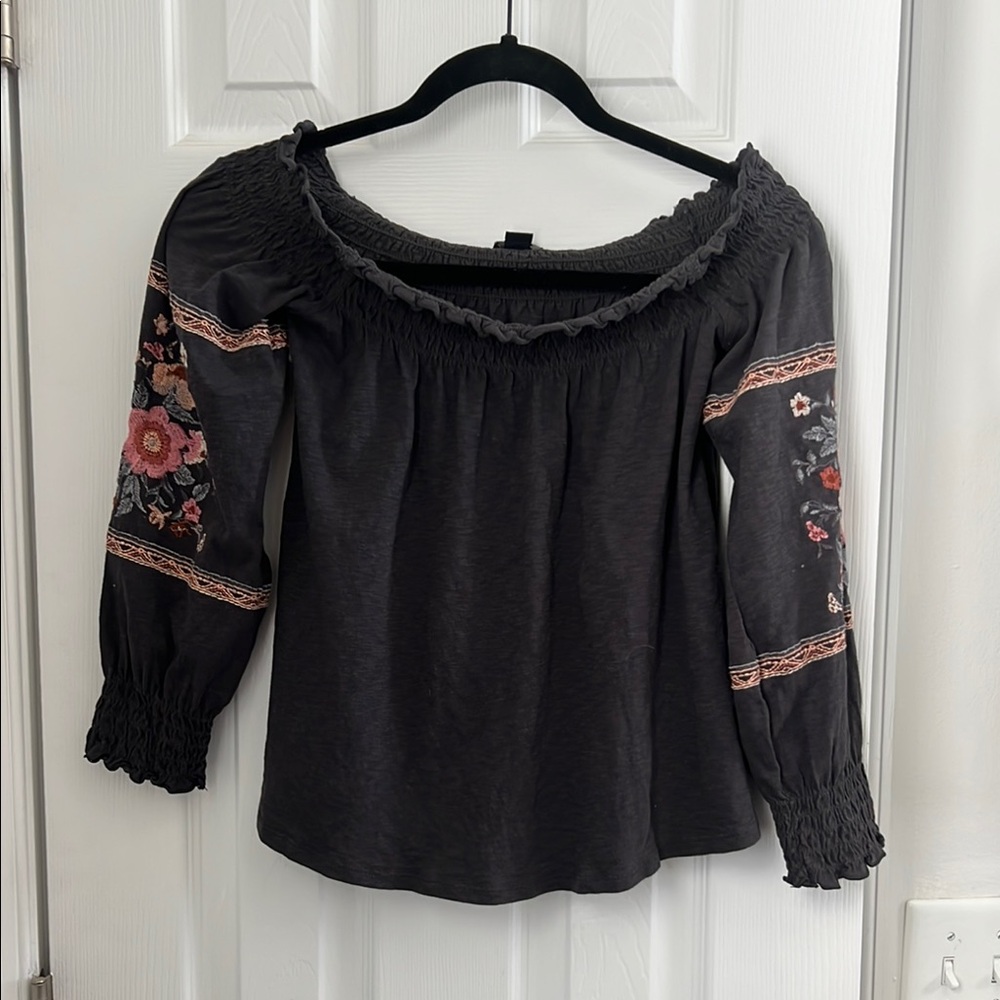 American Eagle off shoulder shirt